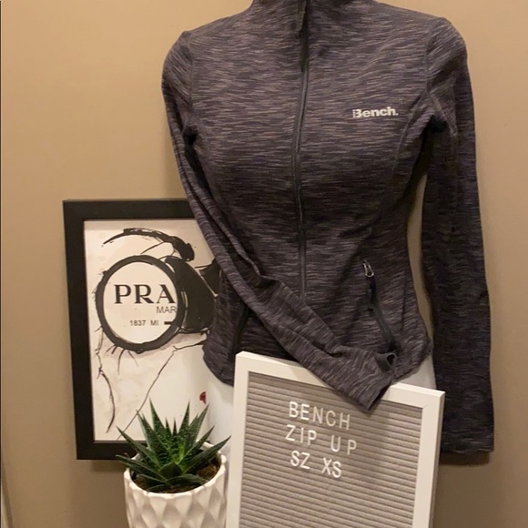 🌉 BENCH ZIP UP SZ XS! 🌉 - Picture 2 of 4